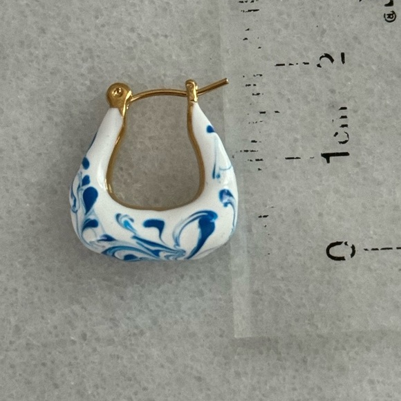 COPY - Gold White Blue Painted Oriental Geometric Hoop Earrings
Brand New - Picture 3 of 6